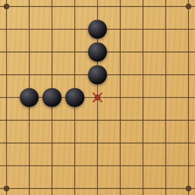 五目並べの盤。縦と横に四が同時にできる交点へ、赤い × 印が出ている